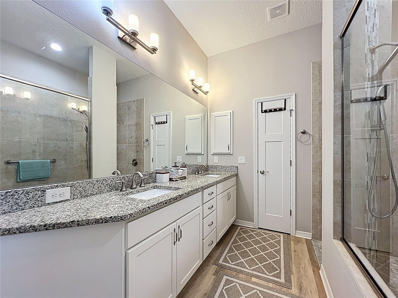BEECHWOOD POINT VILLAS CONDO - Residential