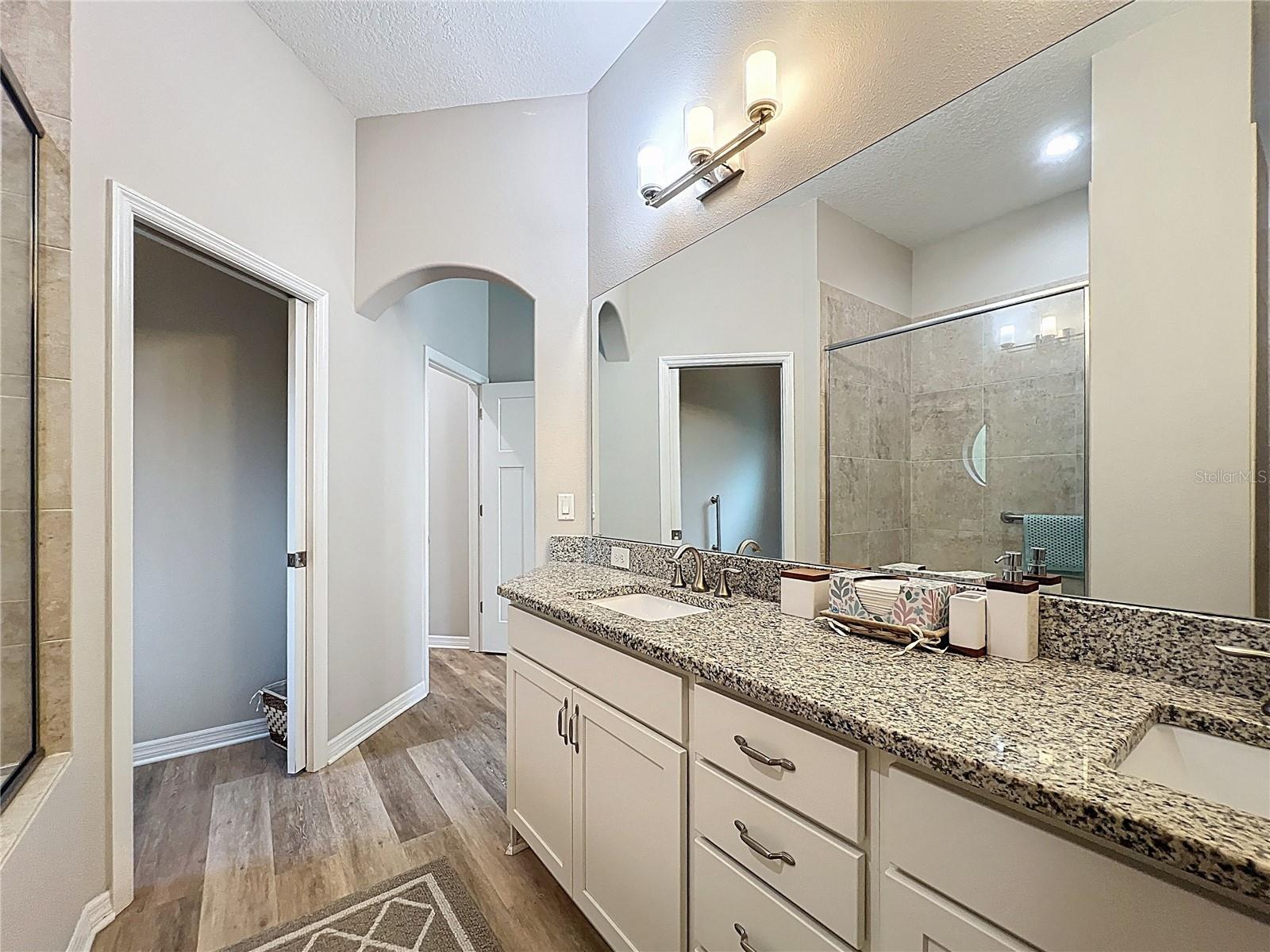 BEECHWOOD POINT VILLAS CONDO - Residential