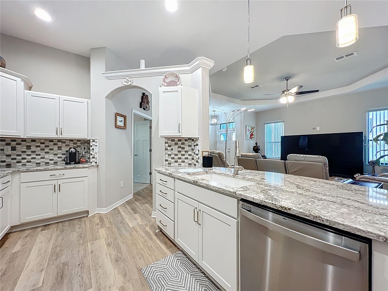 BEECHWOOD POINT VILLAS CONDO - Residential
