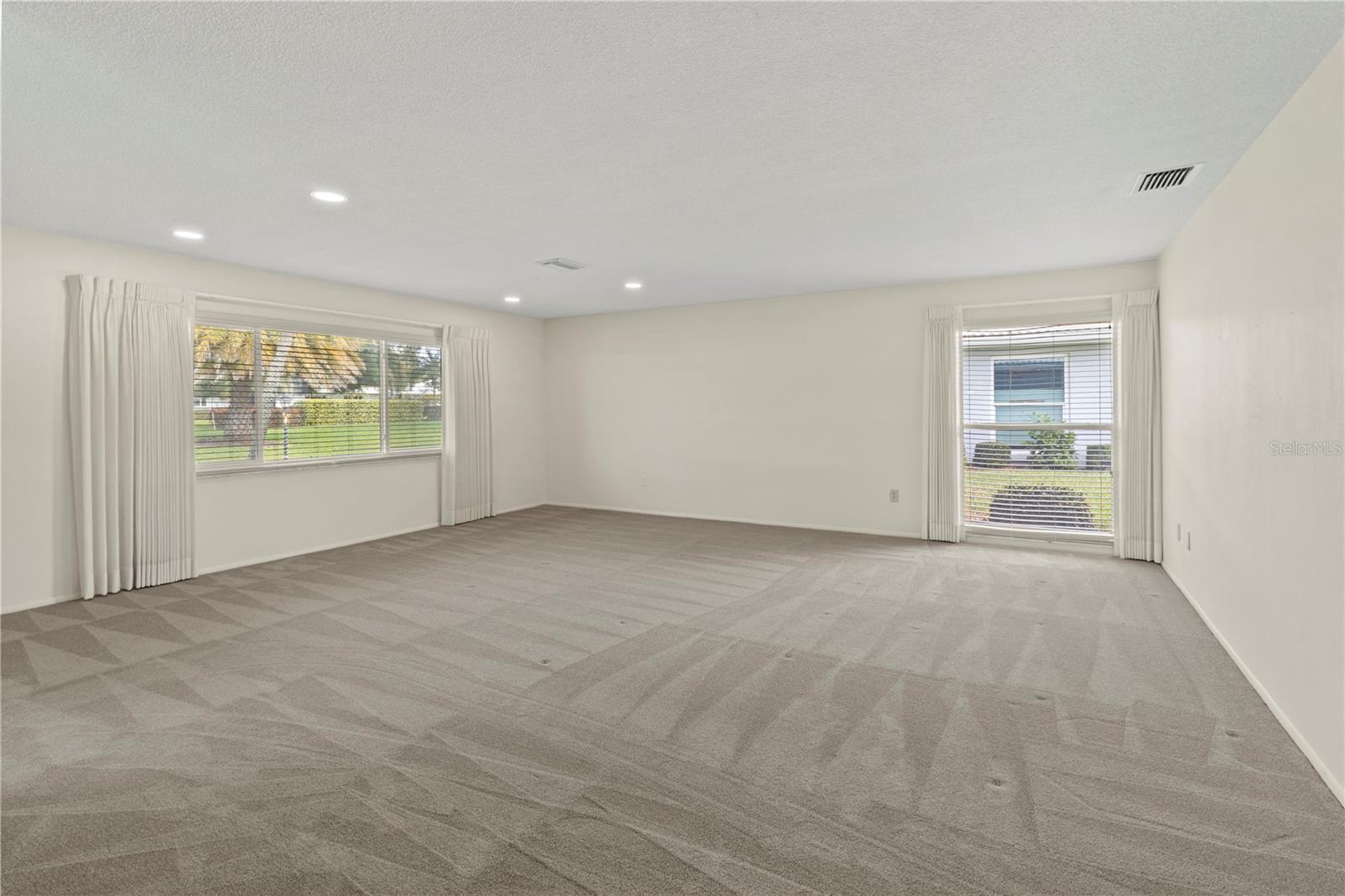 VILLAGE GREEN OF BRADENTON SEC 7 - Residential