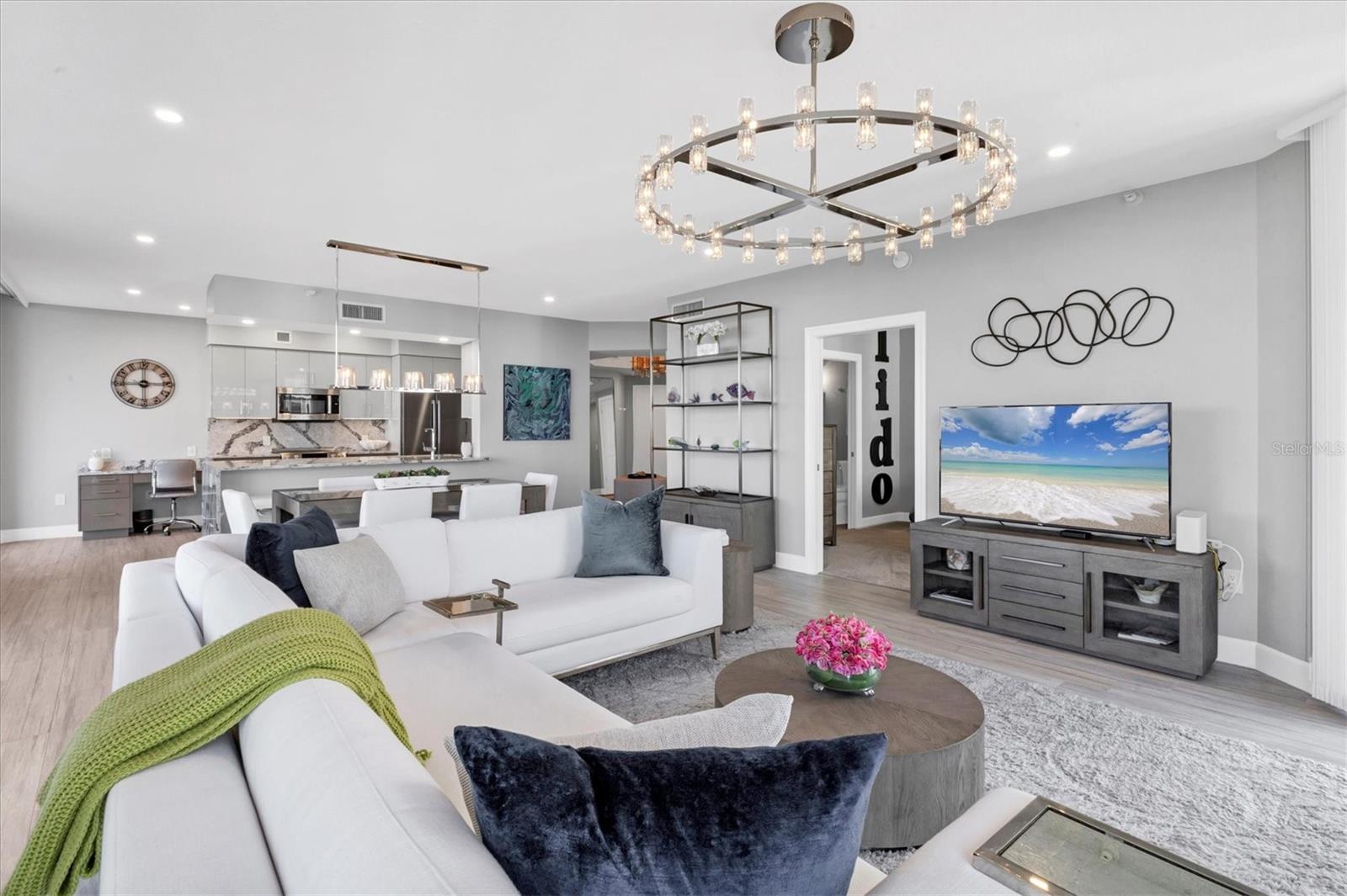 L ELEGANCE ON LIDO BEACH - Residential