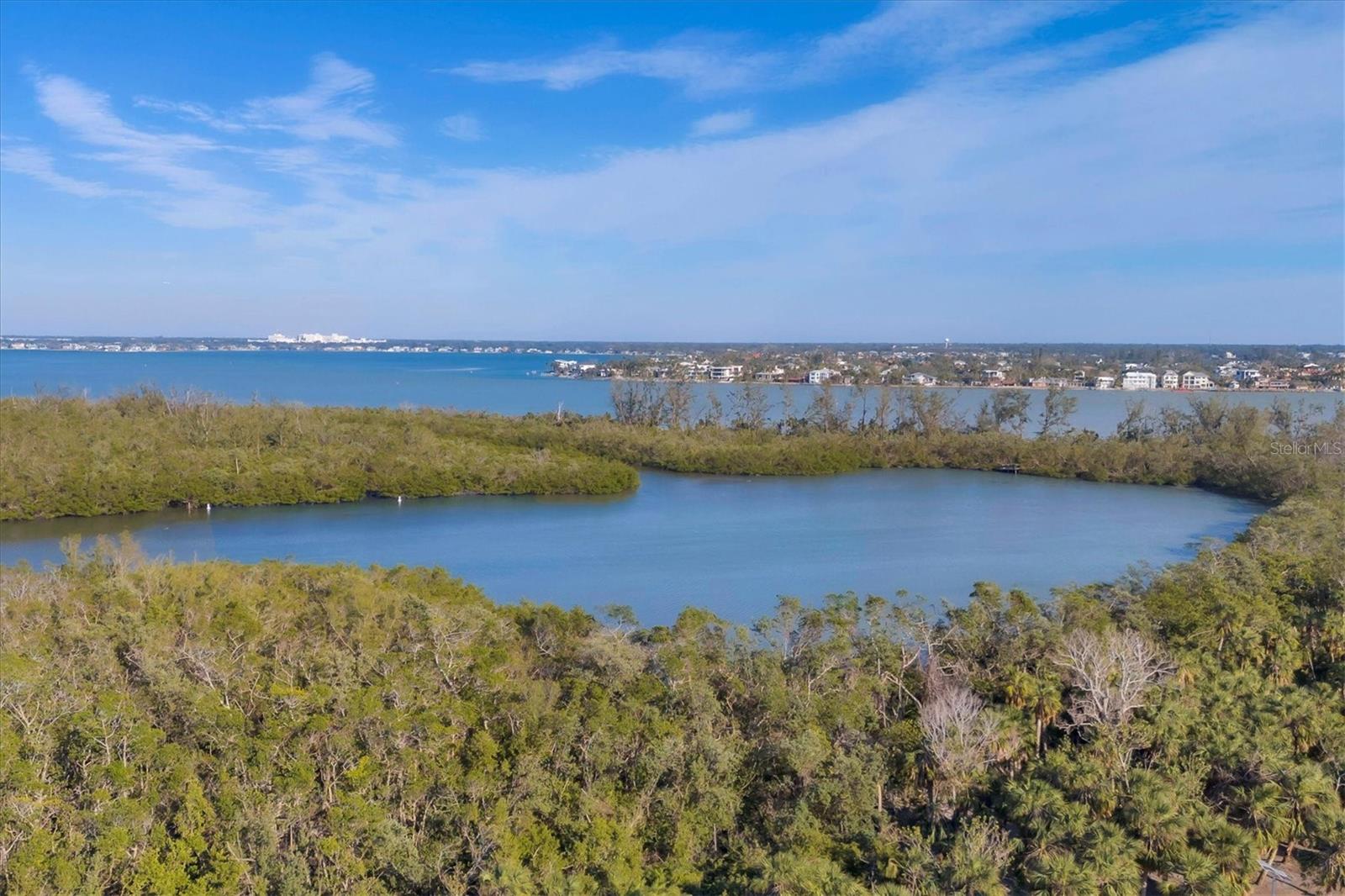 L ELEGANCE ON LIDO BEACH - Residential