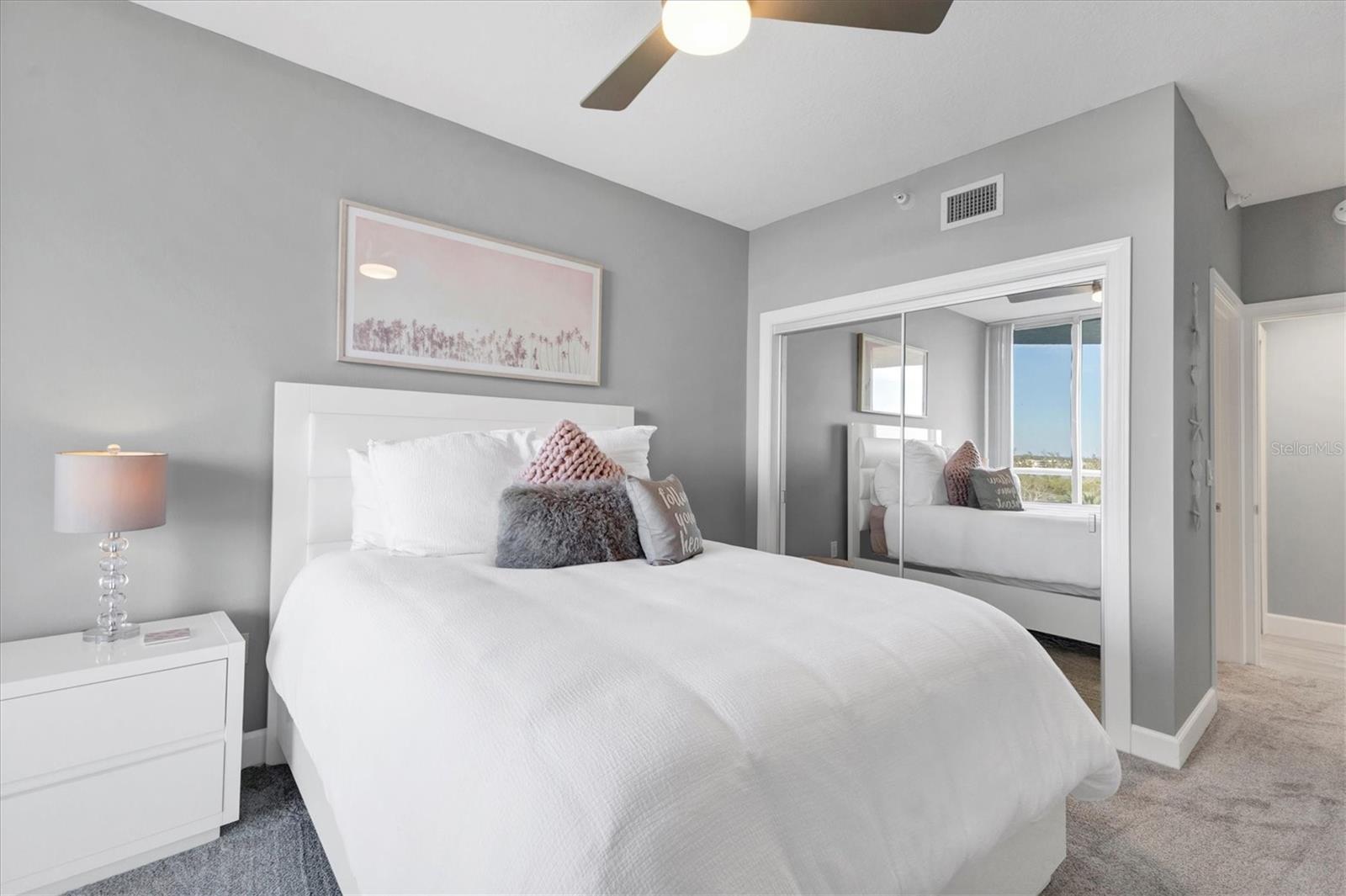 L ELEGANCE ON LIDO BEACH - Residential