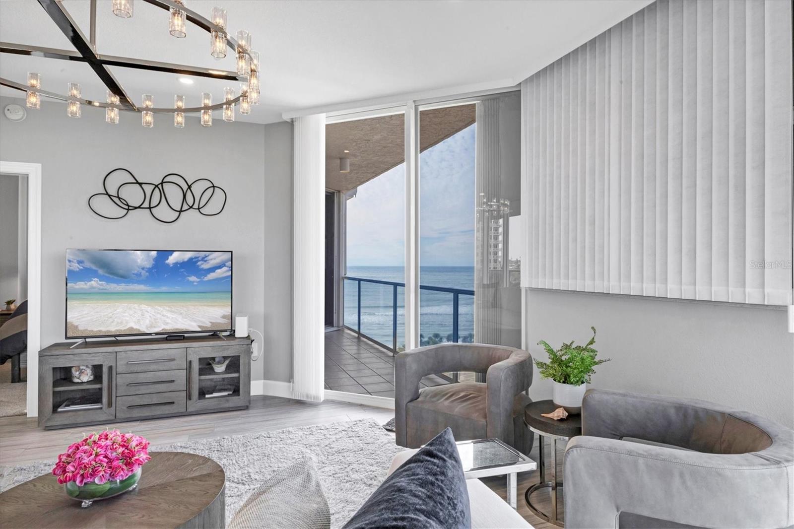 L ELEGANCE ON LIDO BEACH - Residential