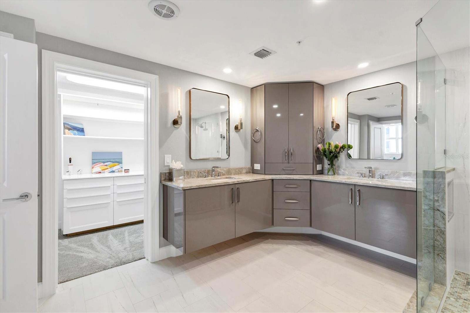 L ELEGANCE ON LIDO BEACH - Residential