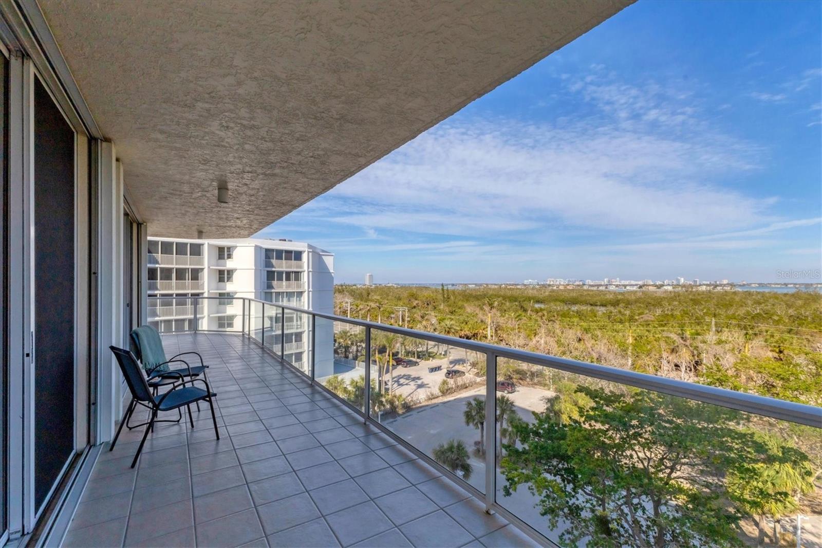 L ELEGANCE ON LIDO BEACH - Residential