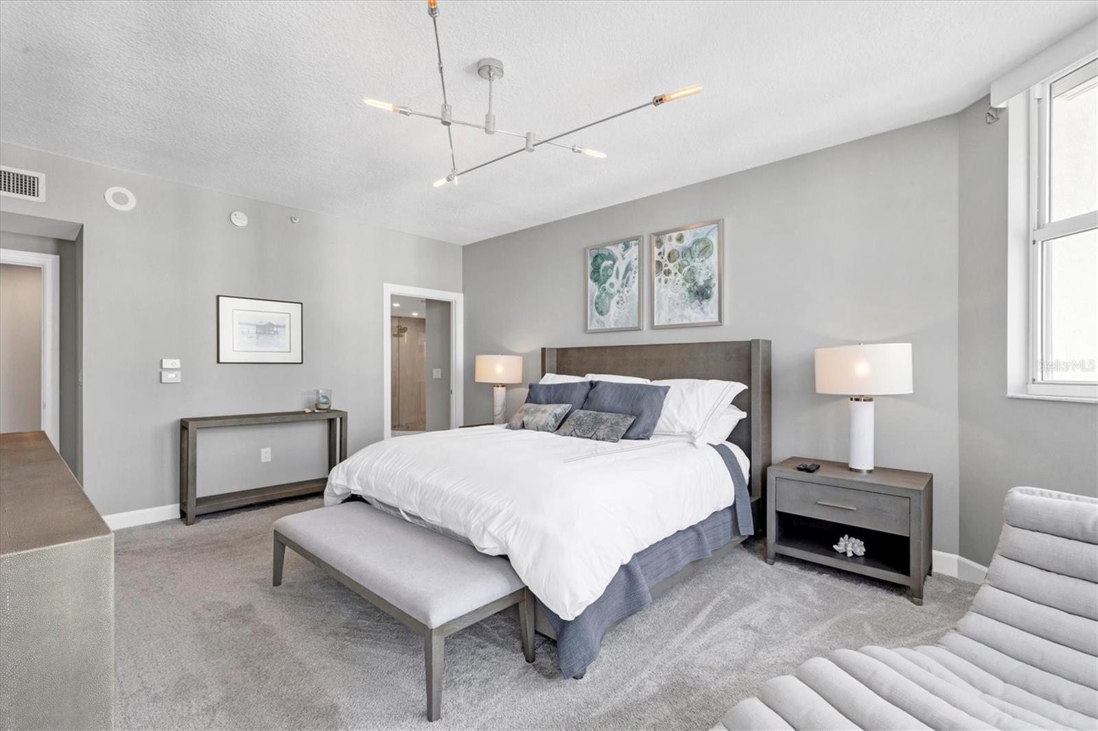 L ELEGANCE ON LIDO BEACH - Residential