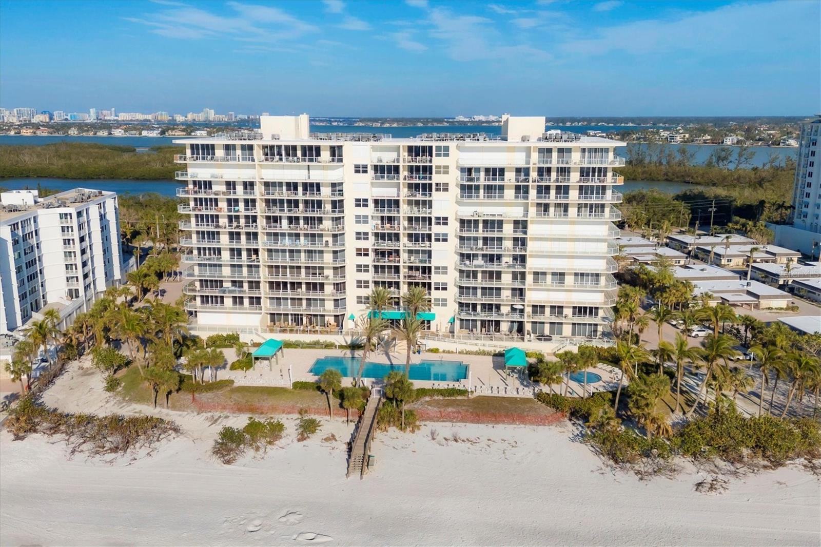 L ELEGANCE ON LIDO BEACH - Residential