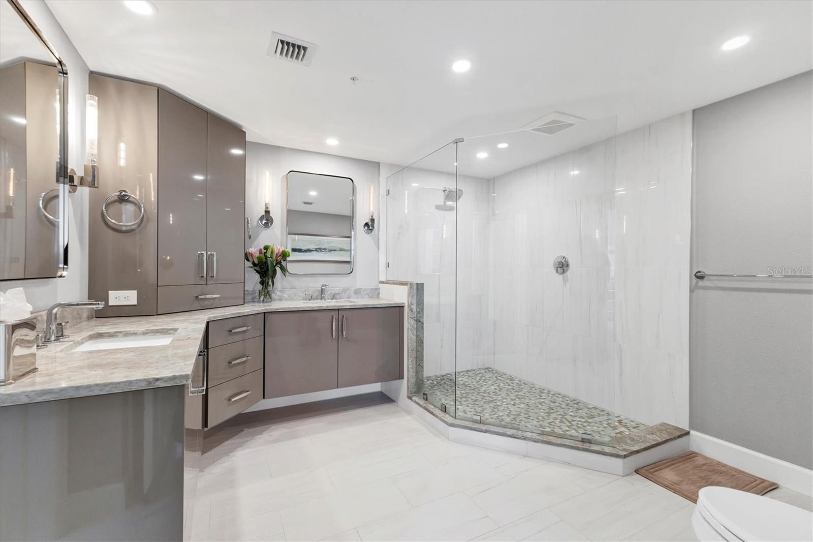 L ELEGANCE ON LIDO BEACH - Residential