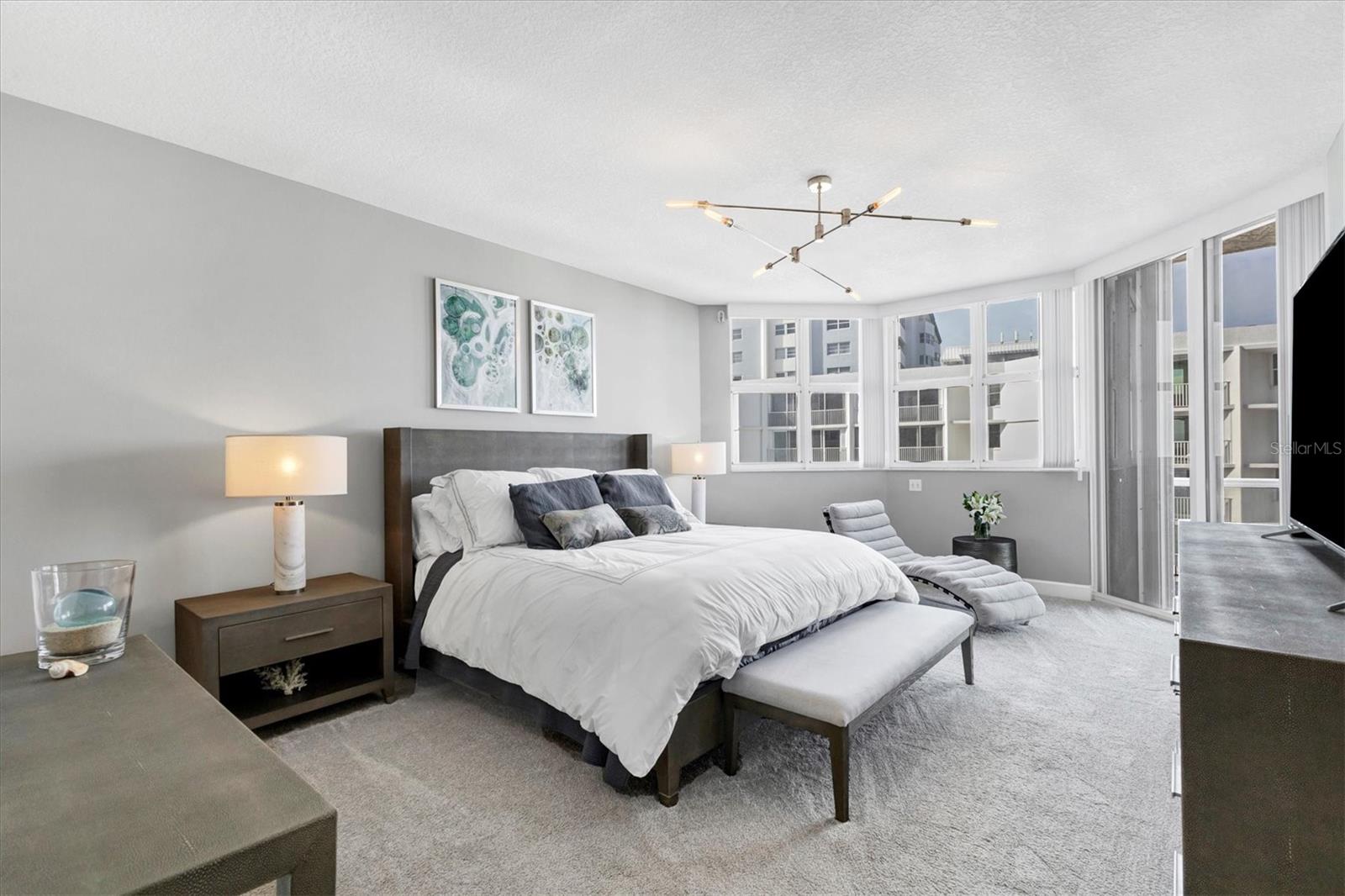 L ELEGANCE ON LIDO BEACH - Residential