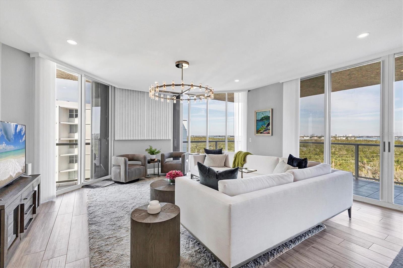 L ELEGANCE ON LIDO BEACH - Residential