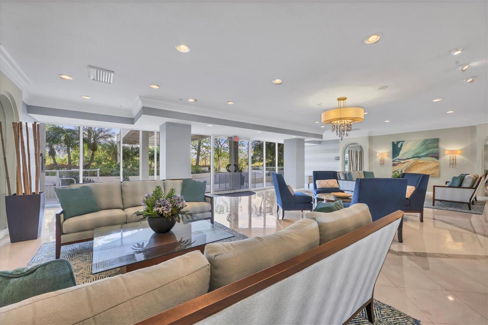 L ELEGANCE ON LIDO BEACH - Residential