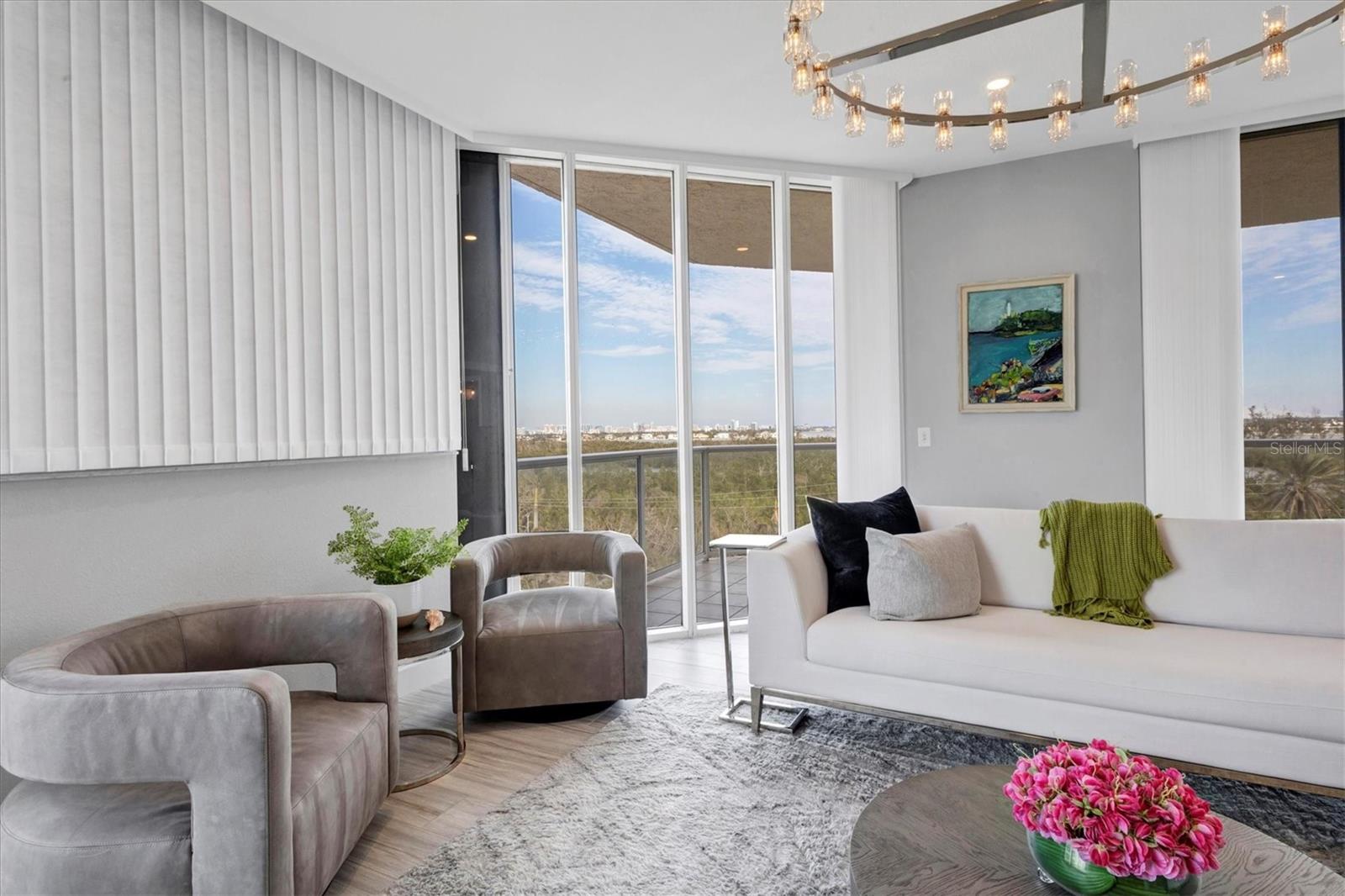 L ELEGANCE ON LIDO BEACH - Residential