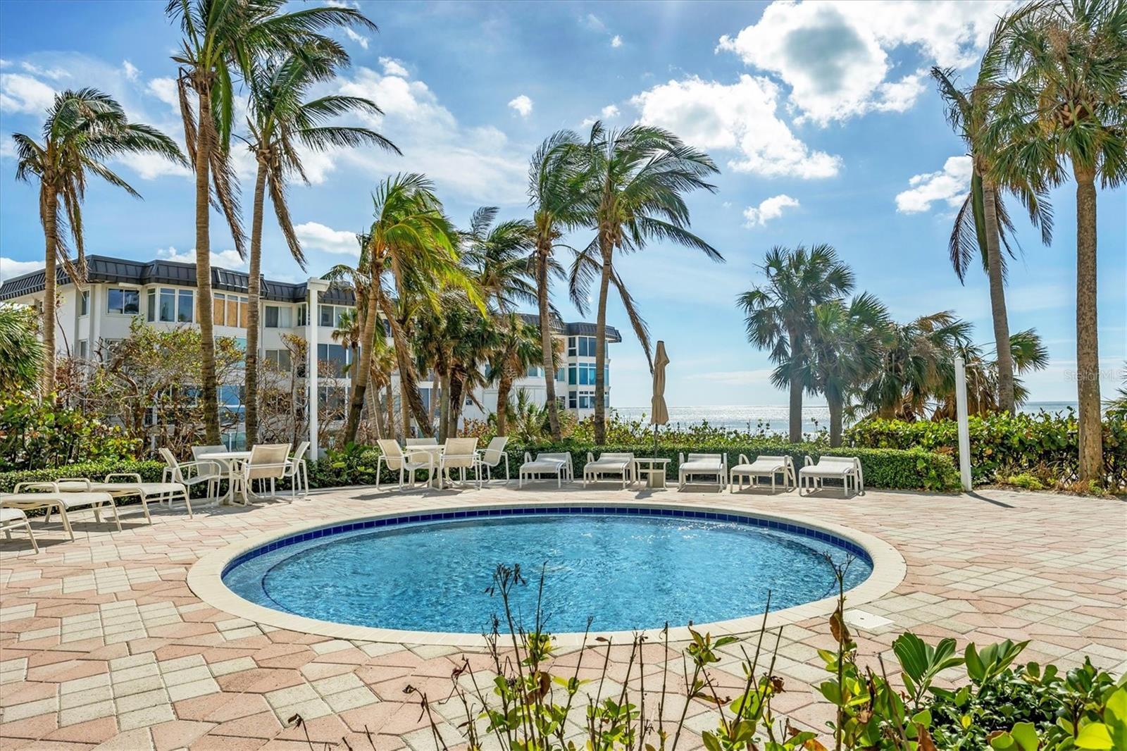 L ELEGANCE ON LIDO BEACH - Residential