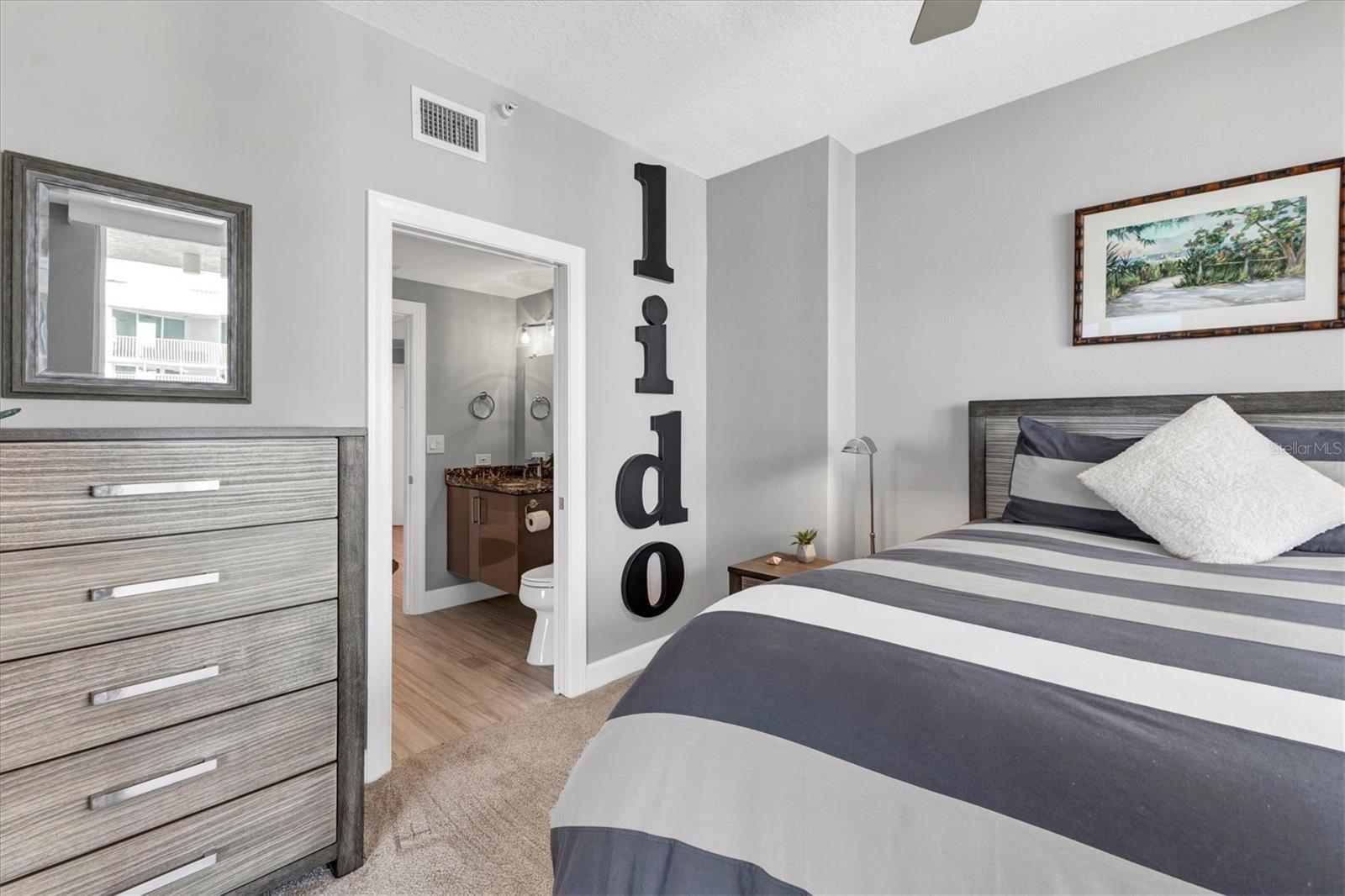 L ELEGANCE ON LIDO BEACH - Residential