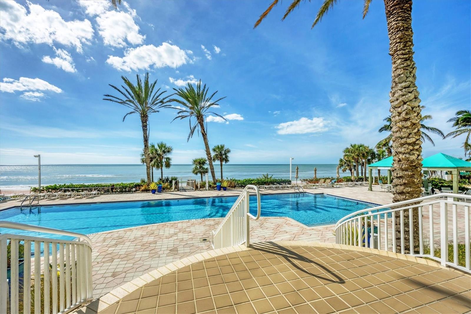 L ELEGANCE ON LIDO BEACH - Residential