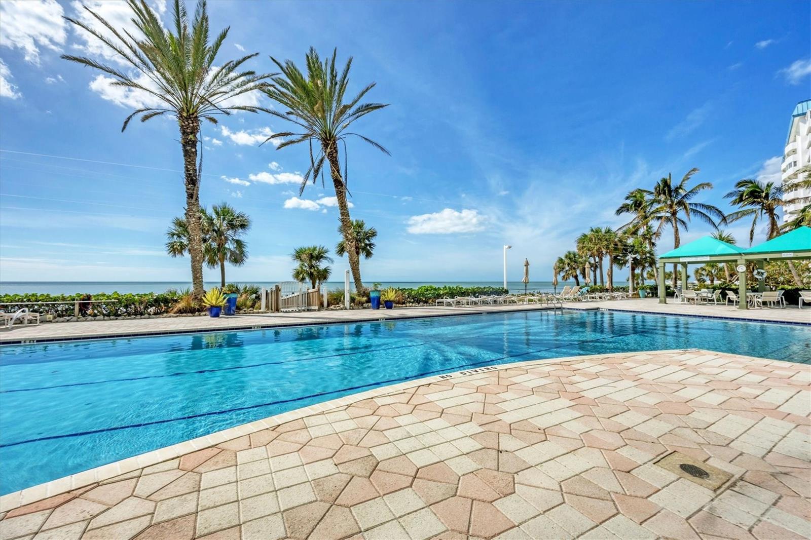 L ELEGANCE ON LIDO BEACH - Residential