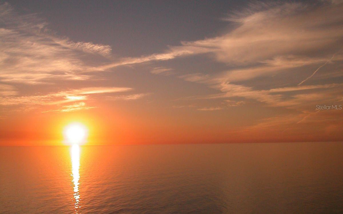 L ELEGANCE ON LIDO BEACH - Residential