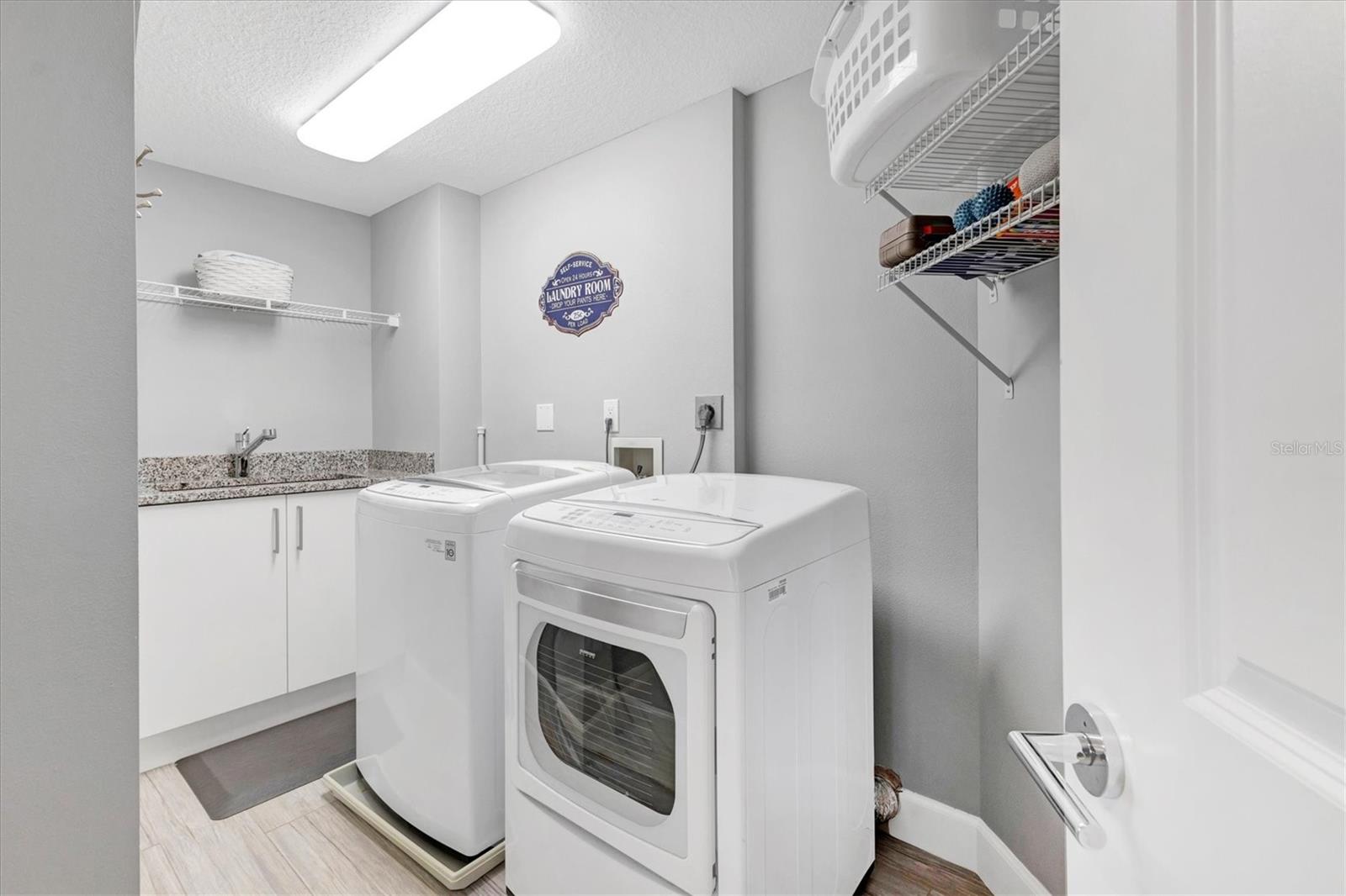 L ELEGANCE ON LIDO BEACH - Residential