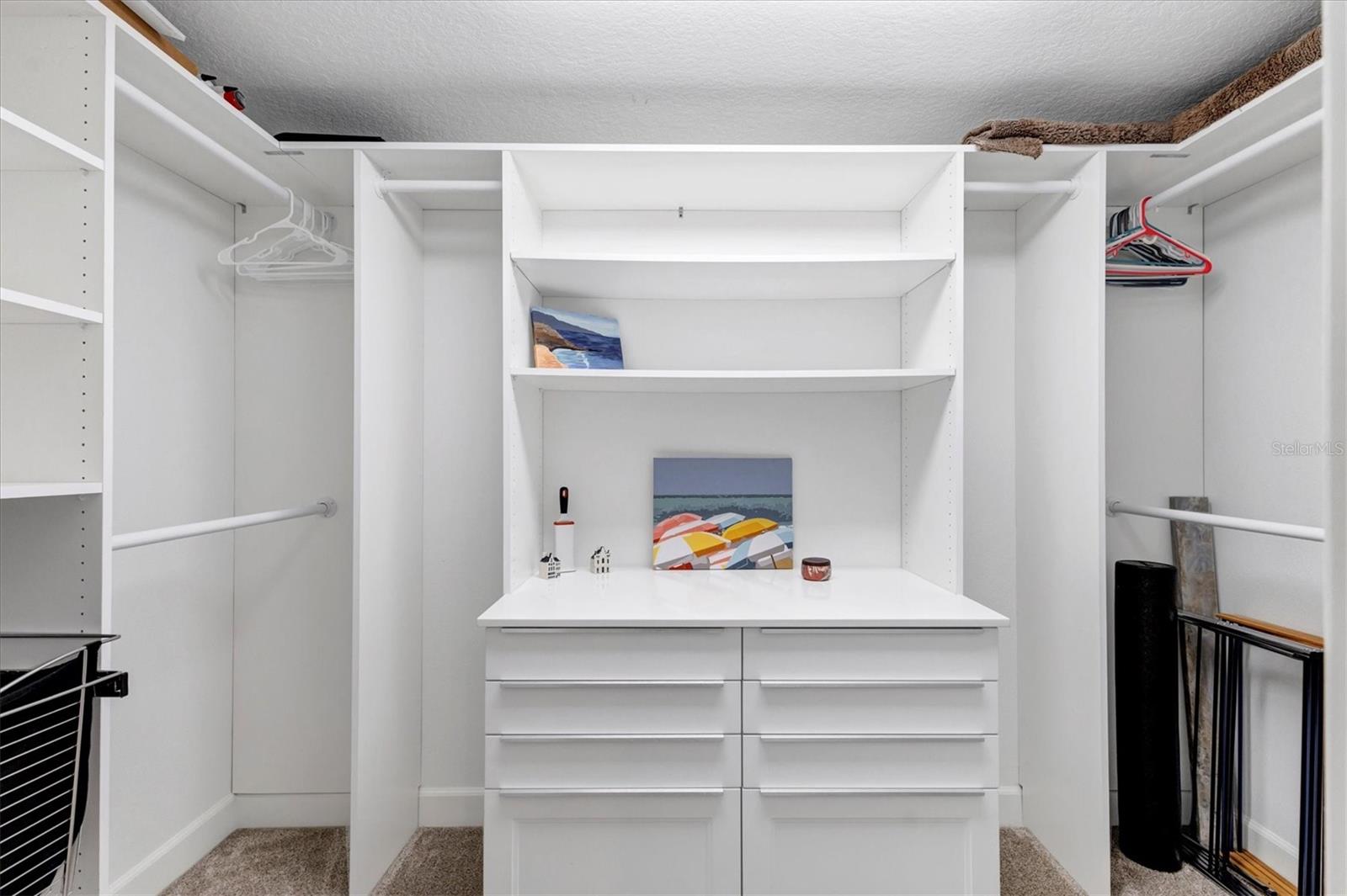 L ELEGANCE ON LIDO BEACH - Residential