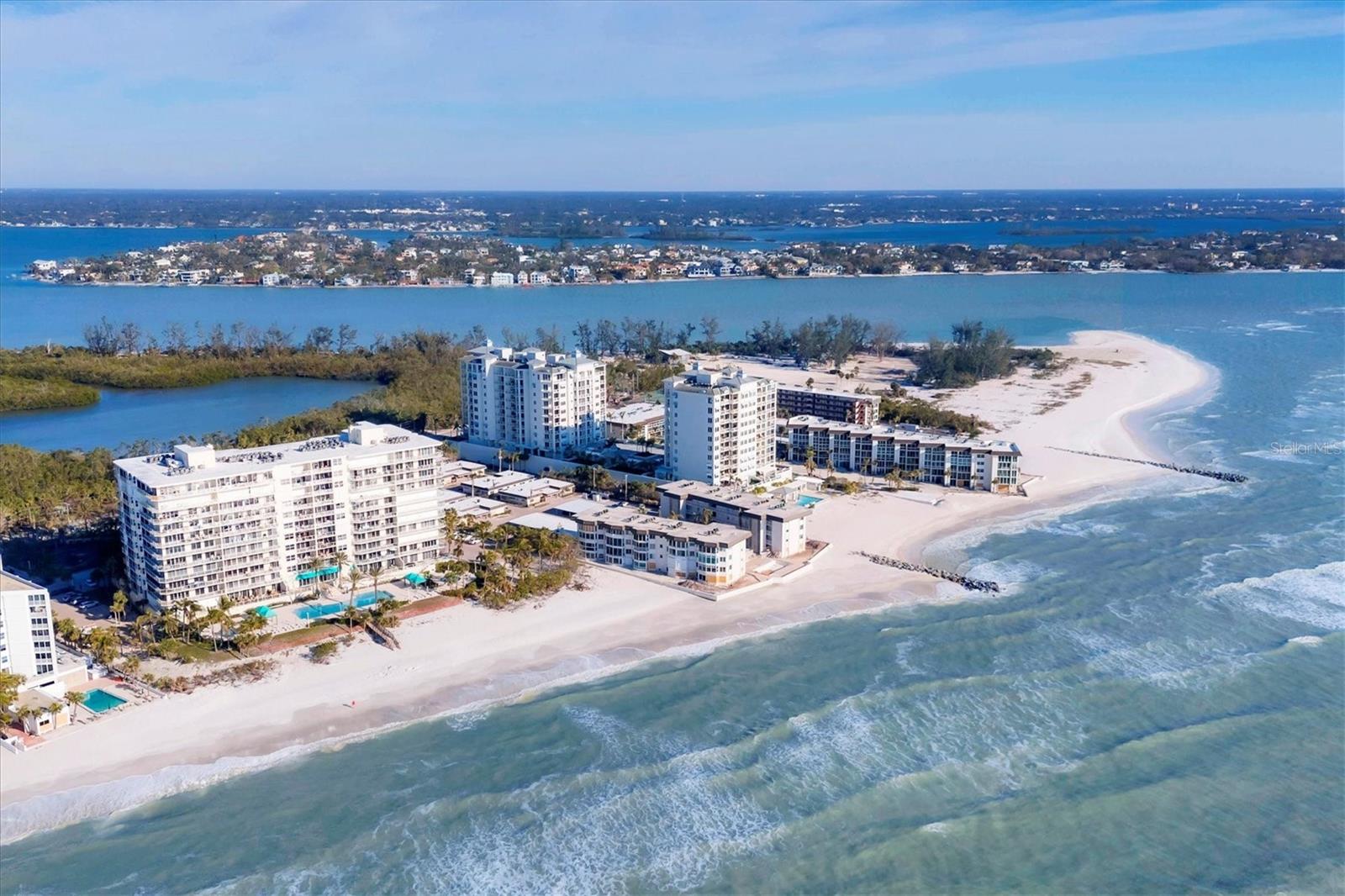 L ELEGANCE ON LIDO BEACH - Residential