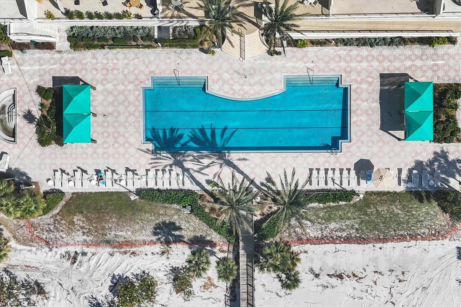 L ELEGANCE ON LIDO BEACH - Residential