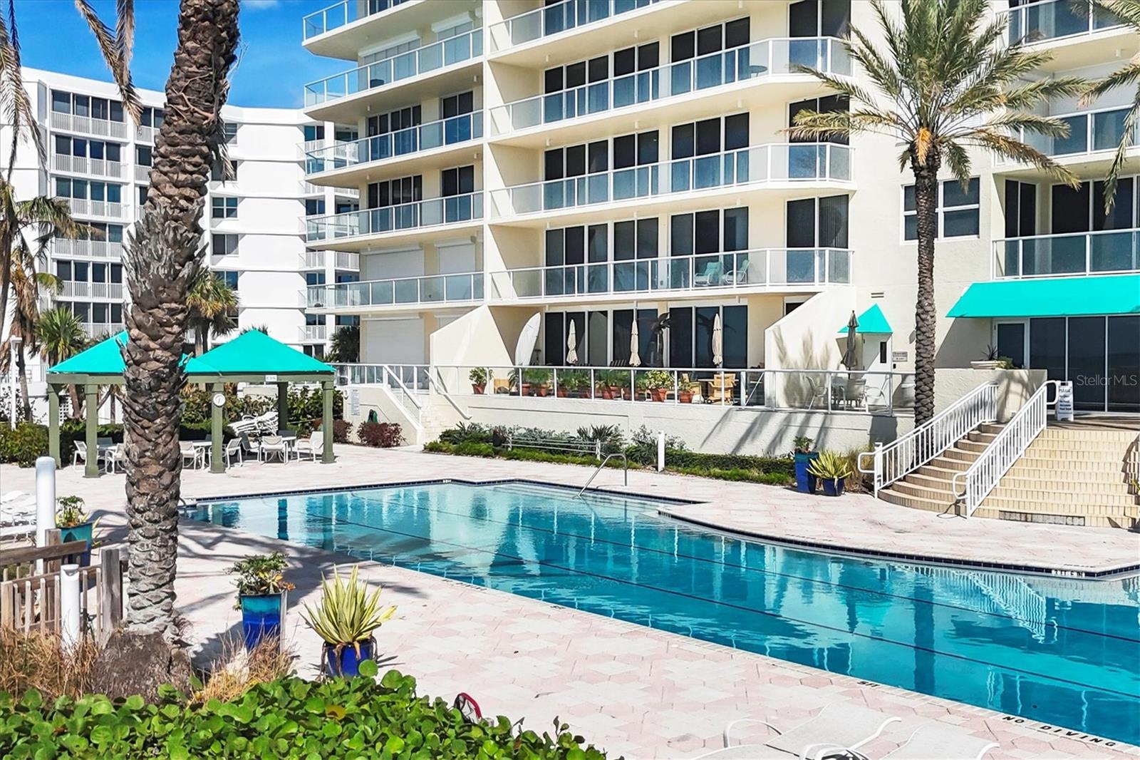 L ELEGANCE ON LIDO BEACH - Residential