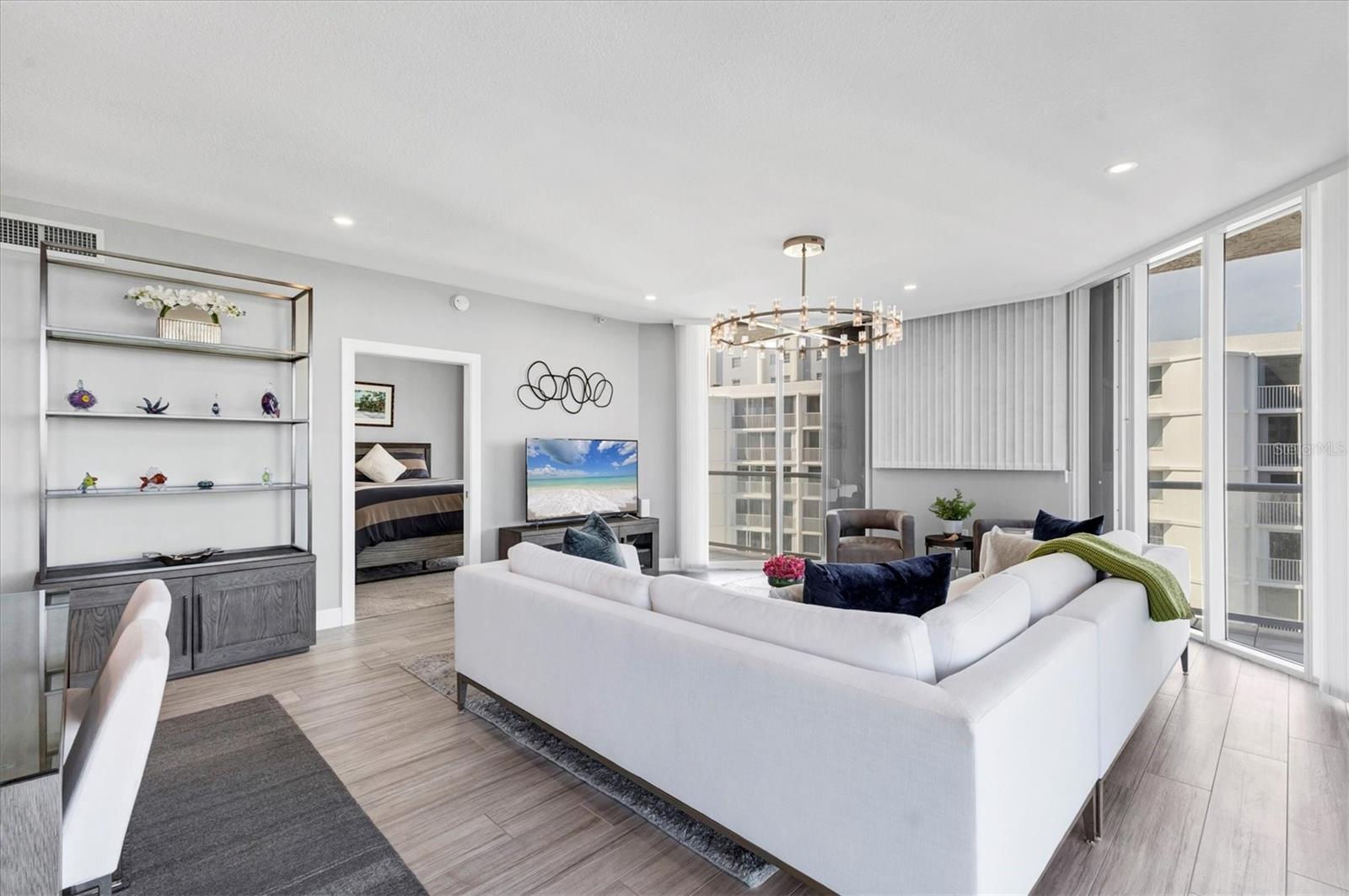 L ELEGANCE ON LIDO BEACH - Residential