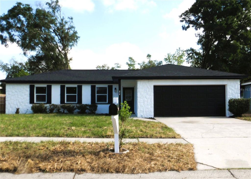 Photo of 614 Huntington Street, Brandon, FL 33511 (MLS # TB8502825)