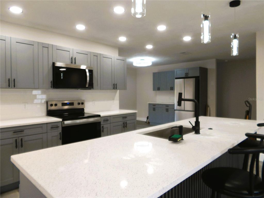 Photo of 614 Huntington Street, Brandon, FL 33511 (MLS # TB8502825)