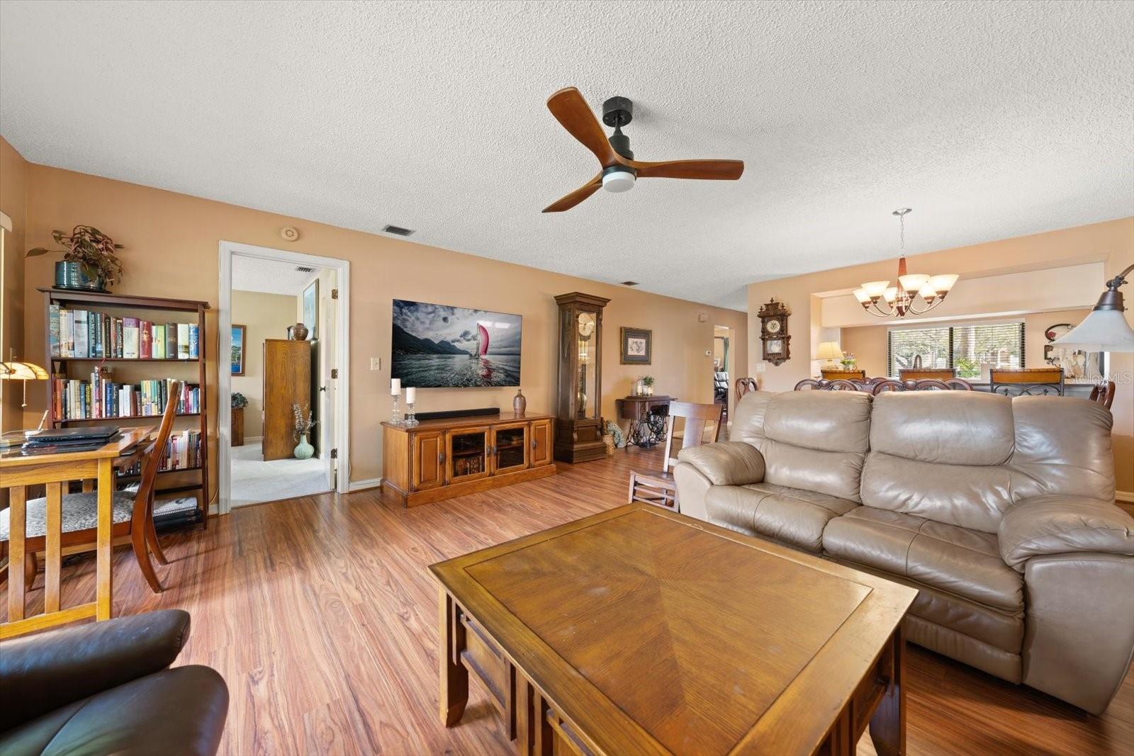 EL PASADO A CONDO - Residential