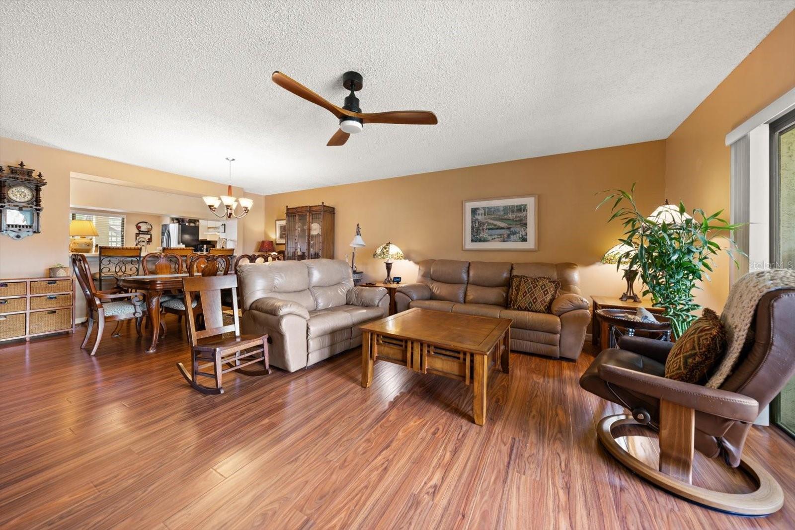 EL PASADO A CONDO - Residential