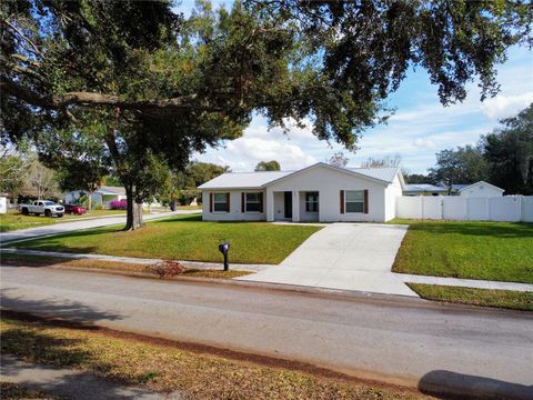 A home in WINTER HAVEN