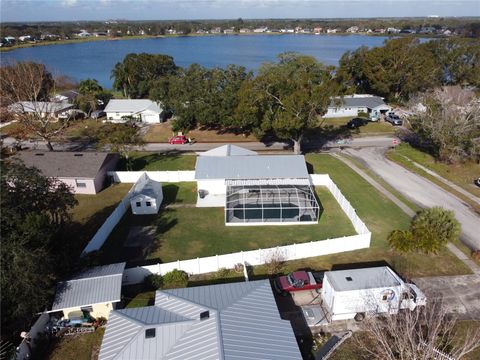 A home in WINTER HAVEN