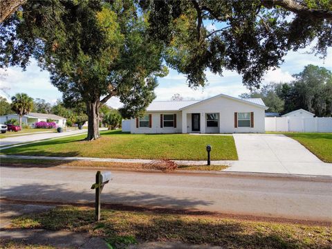 A home in WINTER HAVEN