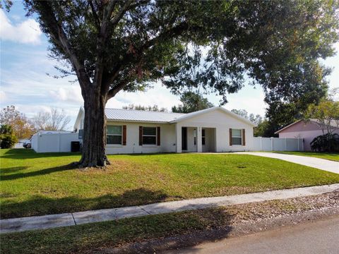 A home in WINTER HAVEN