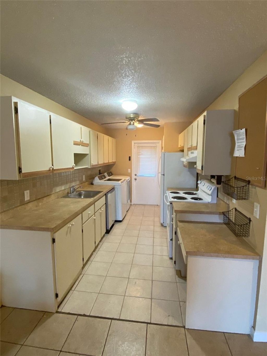 Photo of 701 W Rosewood Lane #701, Tavares, FL 32778 (MLS # G5105255)