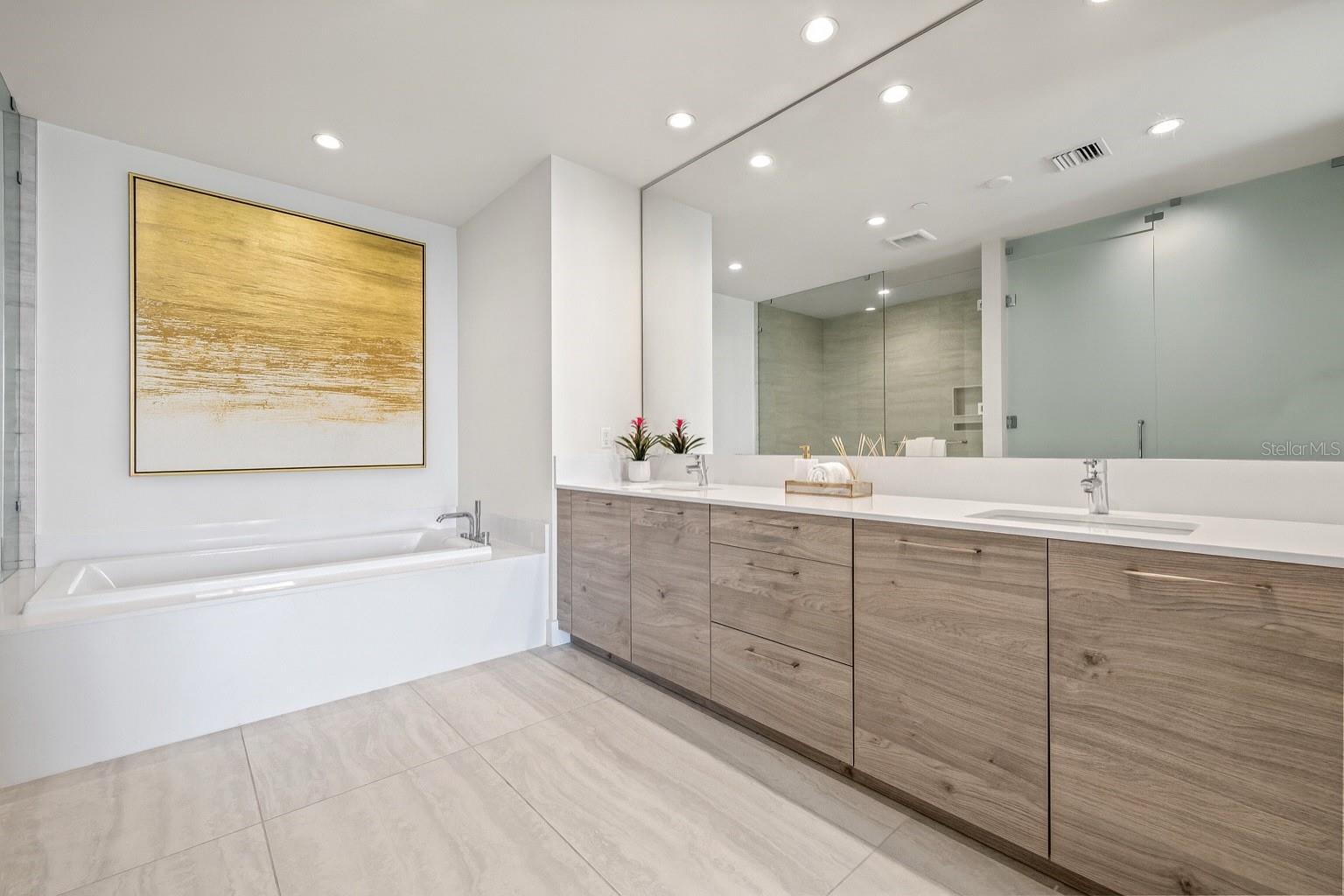 SALTAIRE CONDO - Residential