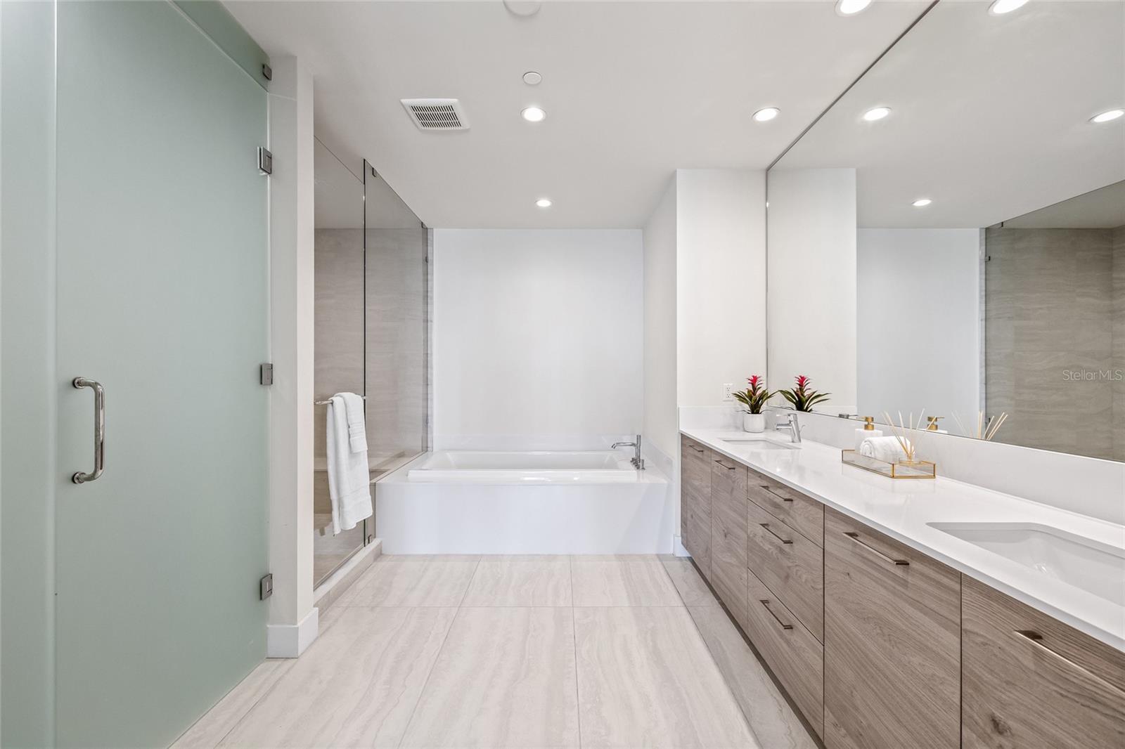 SALTAIRE CONDO - Residential