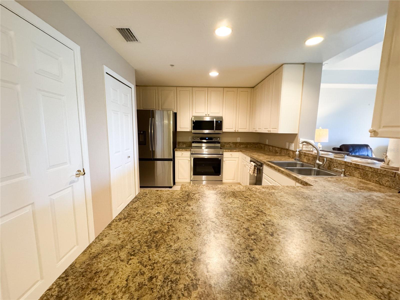 FOUNTAIN COURT PH 04 - Residential