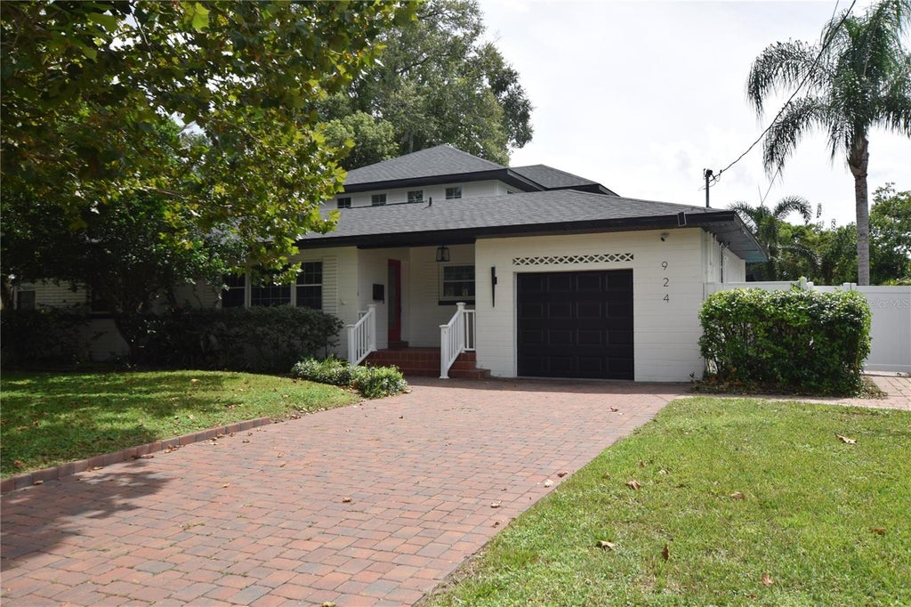 Photo of 924 Boardman Street, Orlando, FL 32804 (MLS # O6428559)