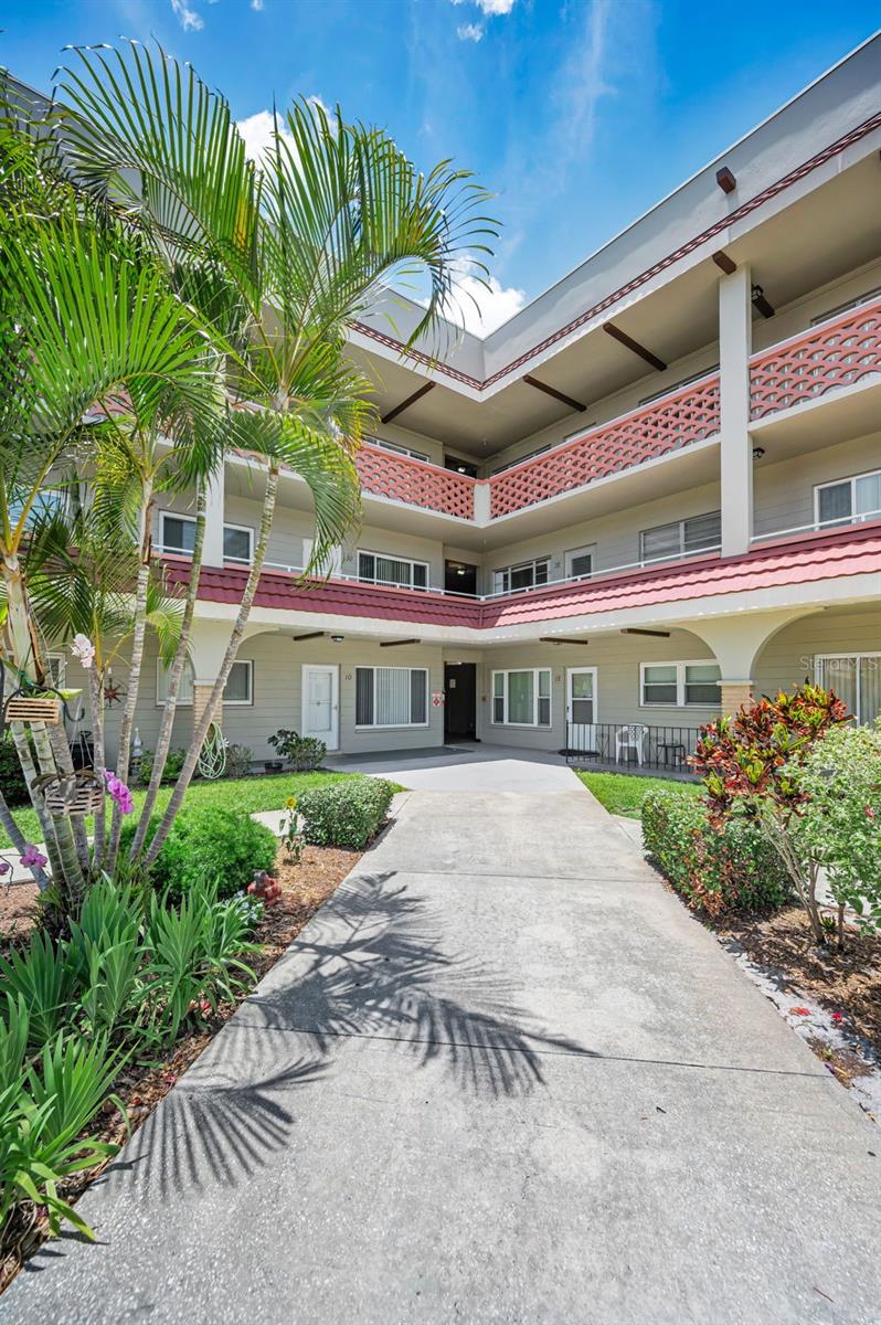 2072 AUSTRALIA WAY W 32