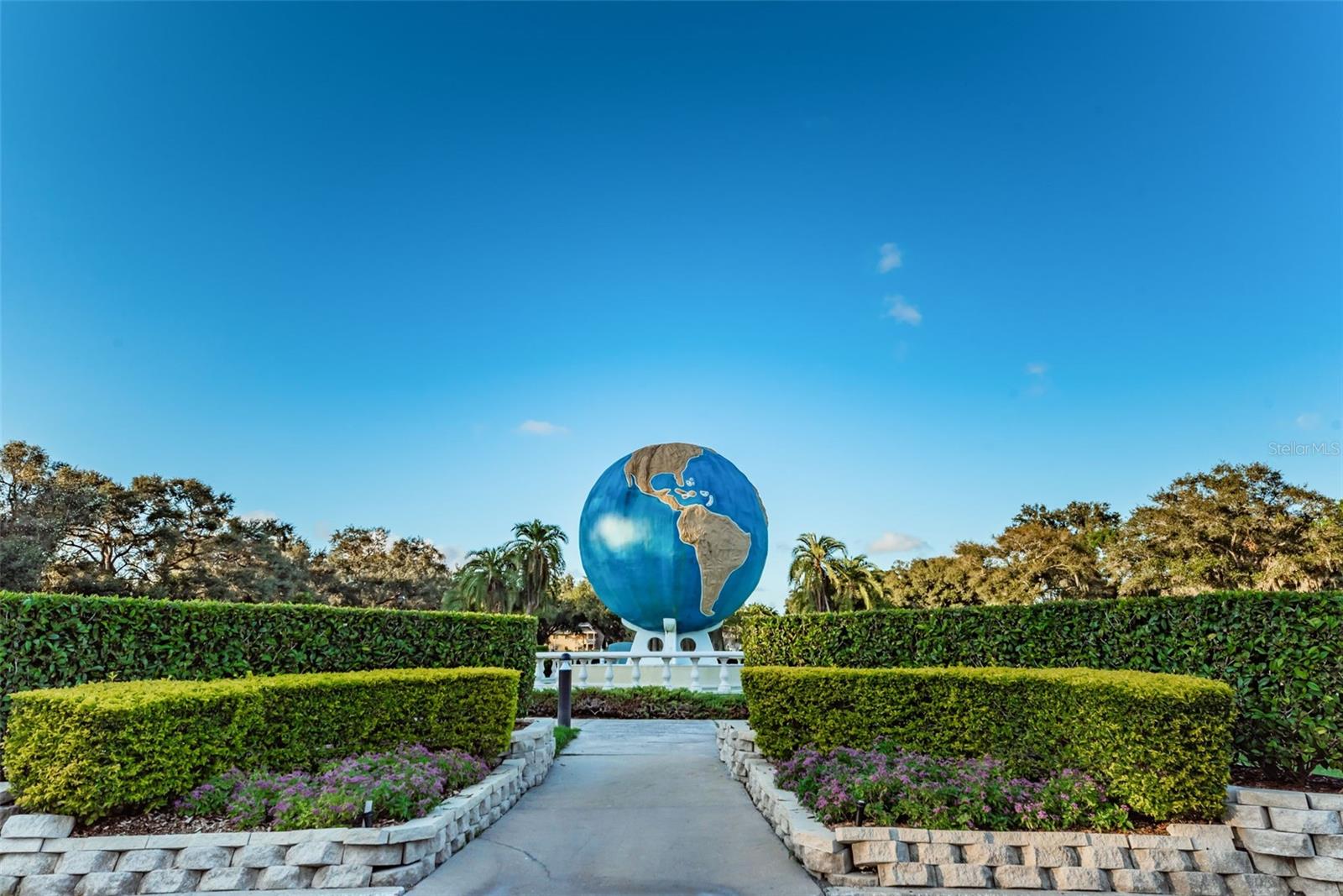 ON TOP OF THE WORLD - Residential