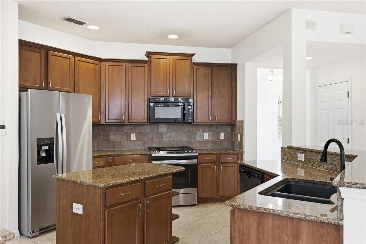 11854 VIA LUCERNA CIRCLE
