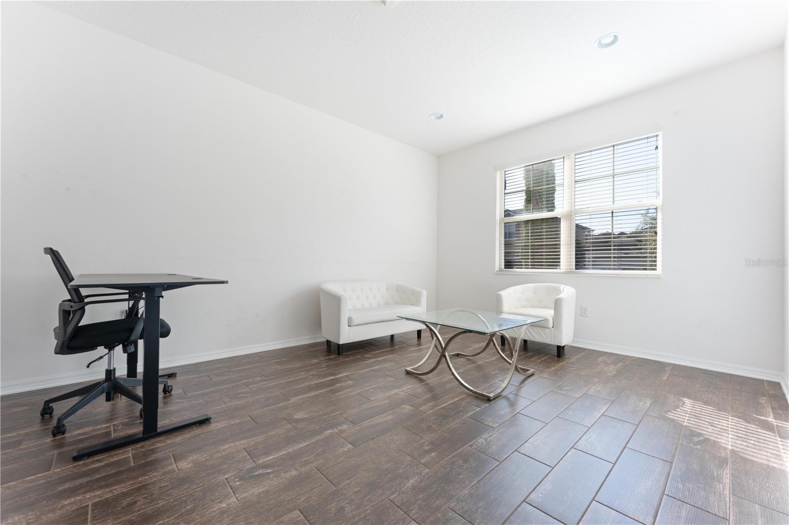 NARCOOSSEE VILLAGE PH 2 - Residential Lease