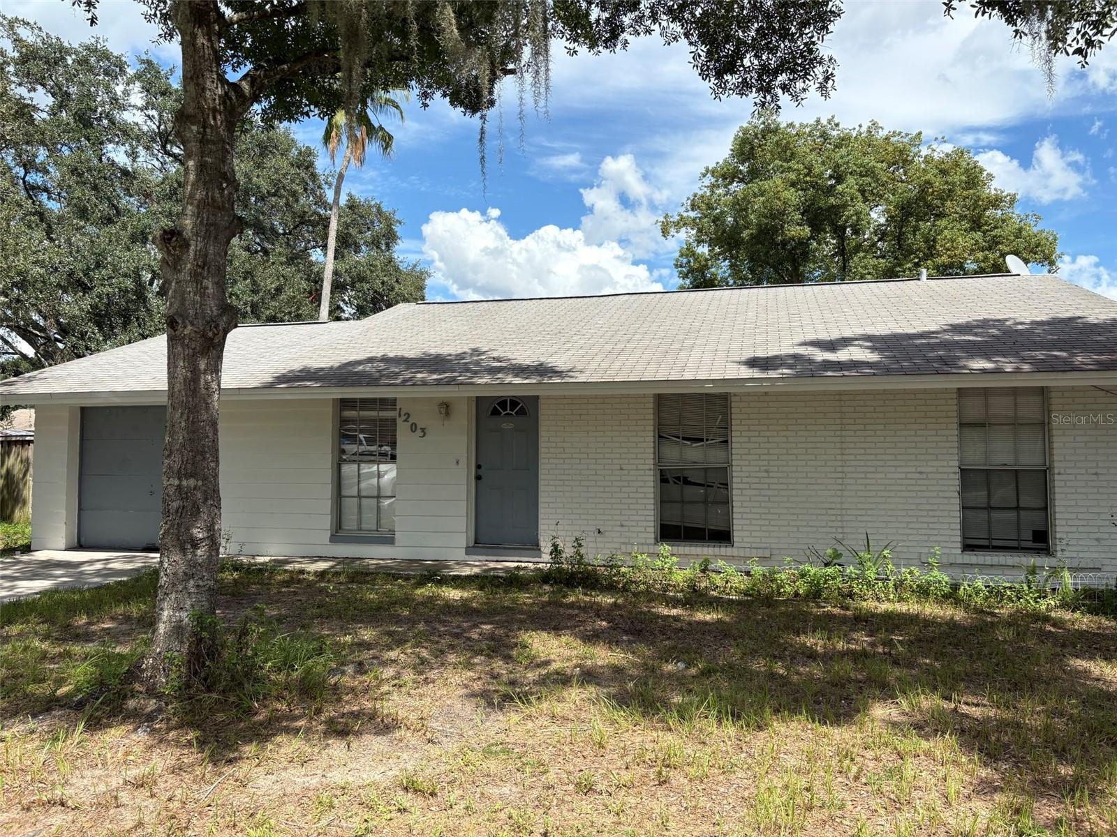1 Story Home with a 3 Bedrooms and 2 bathroosm with a 1 car garage there is no HOA the home has a fenced Yard located in Brandon.