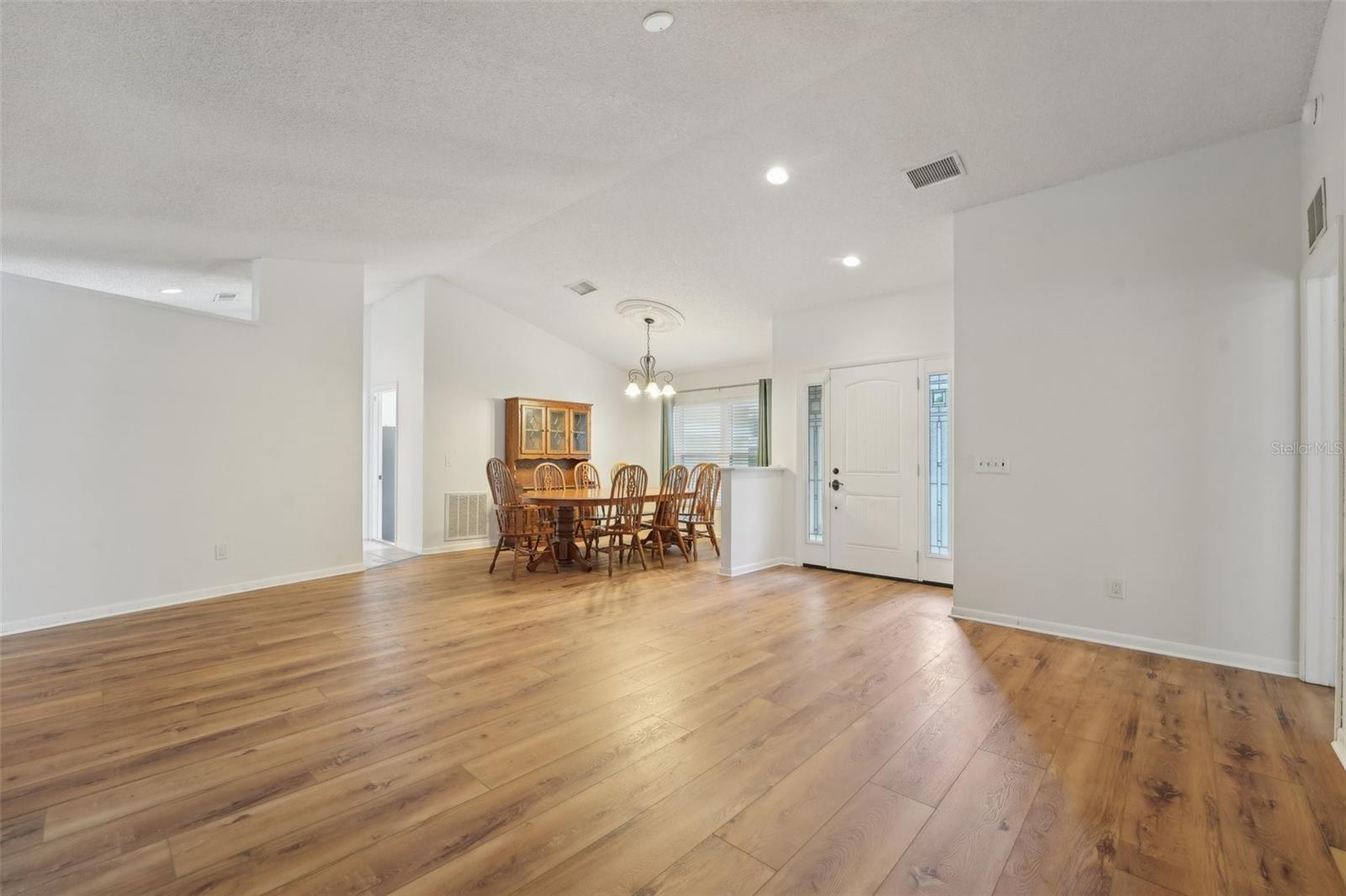 1624 SHADY LEAF DRIVE