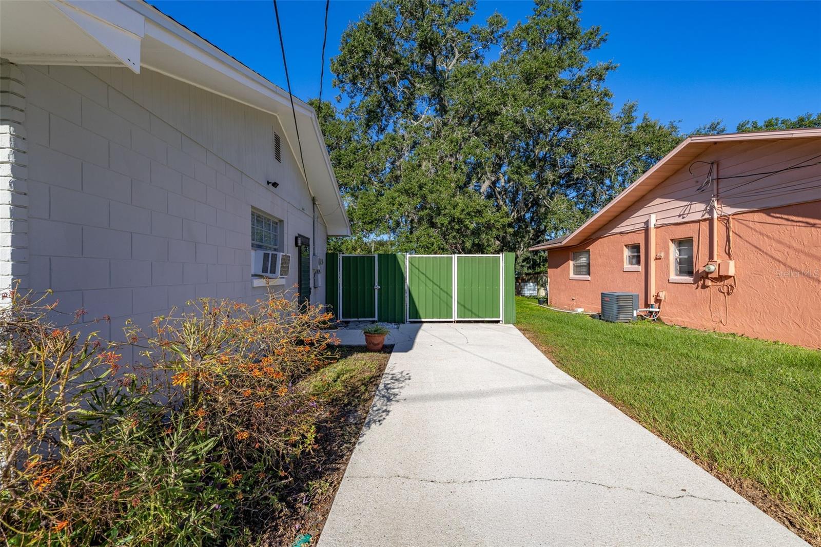 CRYSTAL LAKE ESTATES - Residential
