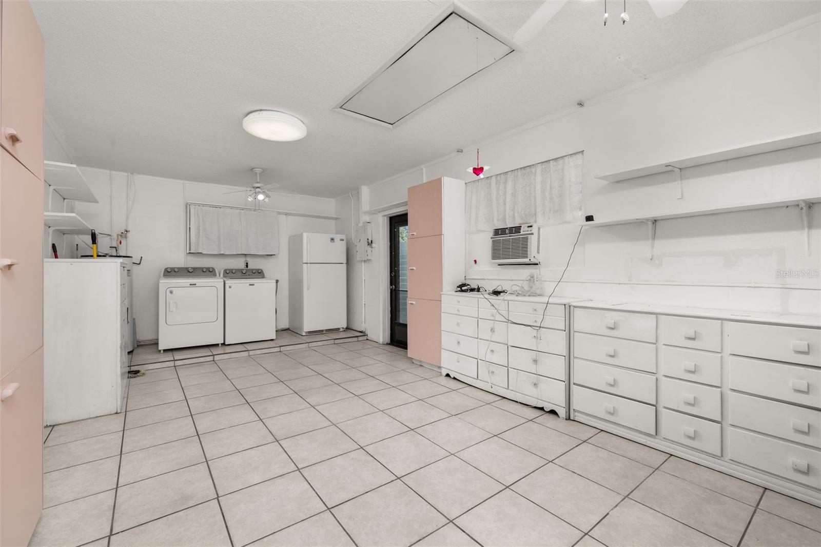 CRYSTAL LAKE ESTATES - Residential