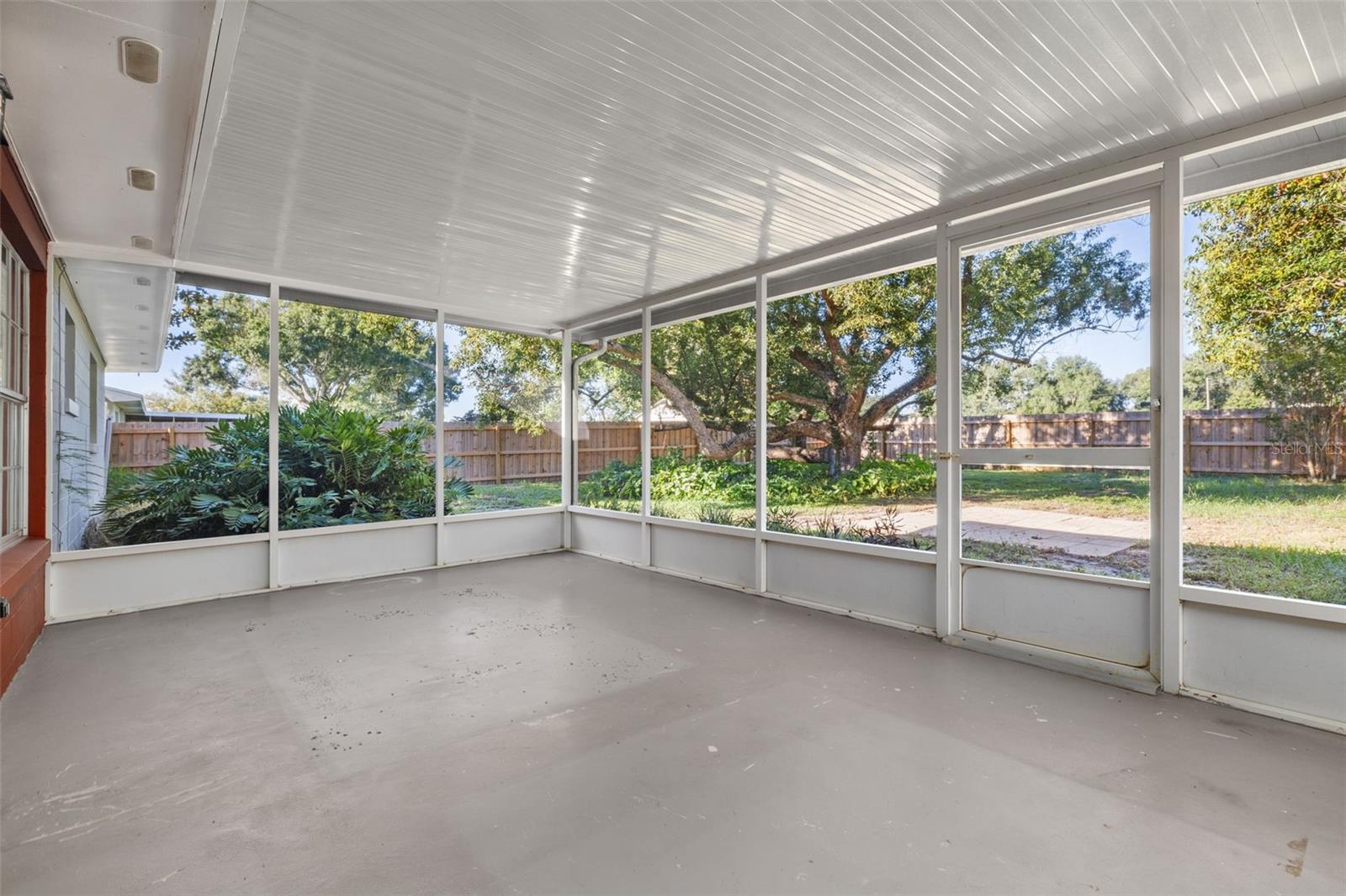 CRYSTAL LAKE ESTATES - Residential